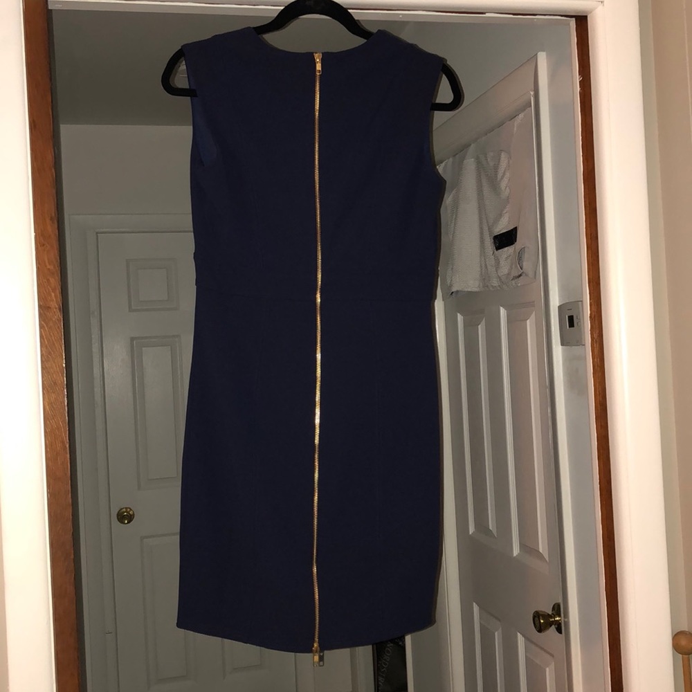 NWT bebe Plunge Neck Seamed Dress - Picture 7 of 8